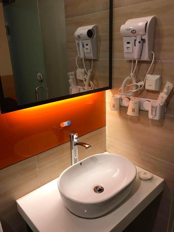 Hotel 7 Days Premium Chongqing Jiangbei International Airport Branch Exterior foto